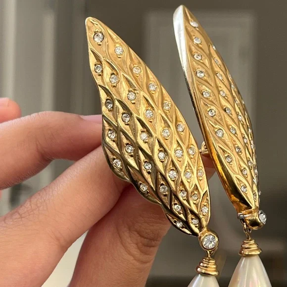 SOLD Vintage Christian Dior Angel’s Wings Rhinestone Pearl Dangle Gold Earrings - Picture 2 of 13
